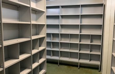 RUT Shelving with dividers to store clothing
